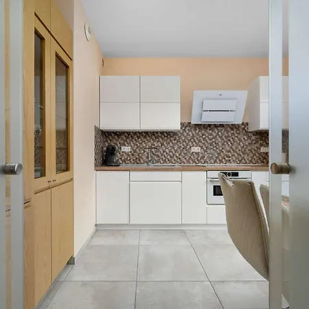 Modern With Parking And River View In By Renters *