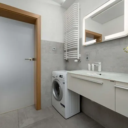 Modern With Parking And River View In By Renters Apartman Wrocław