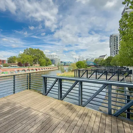 Modern With Parking And River View In By Renters Apartman *